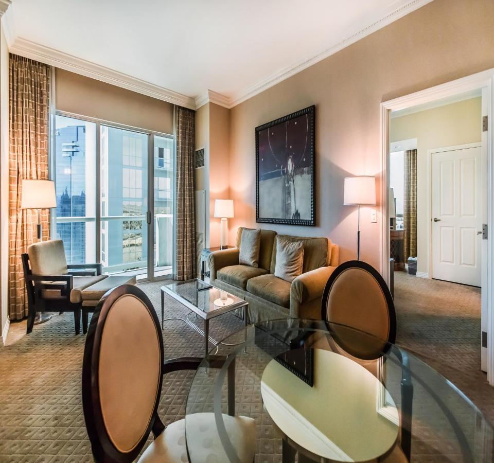 1br Penthouse-stripview-free Parkin-no Fees Apartamento