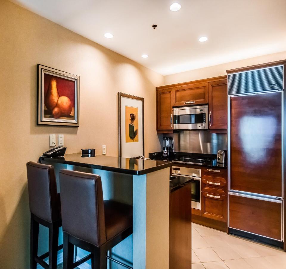 1br Penthouse-stripview-free Parkin-no Fees Apartamento