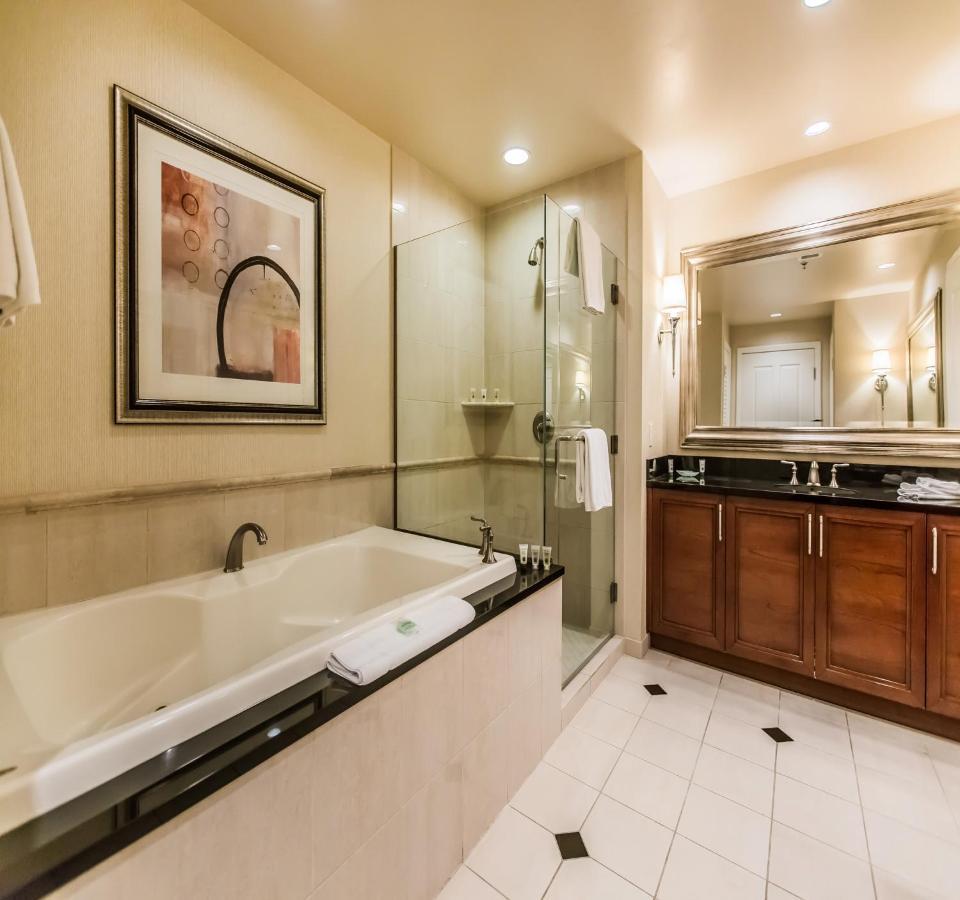 1br Penthouse-stripview-free Parkin-no Fees Apartamento