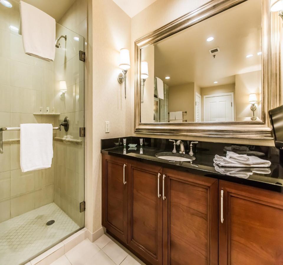1br Penthouse-stripview-free Parkin-no Fees *