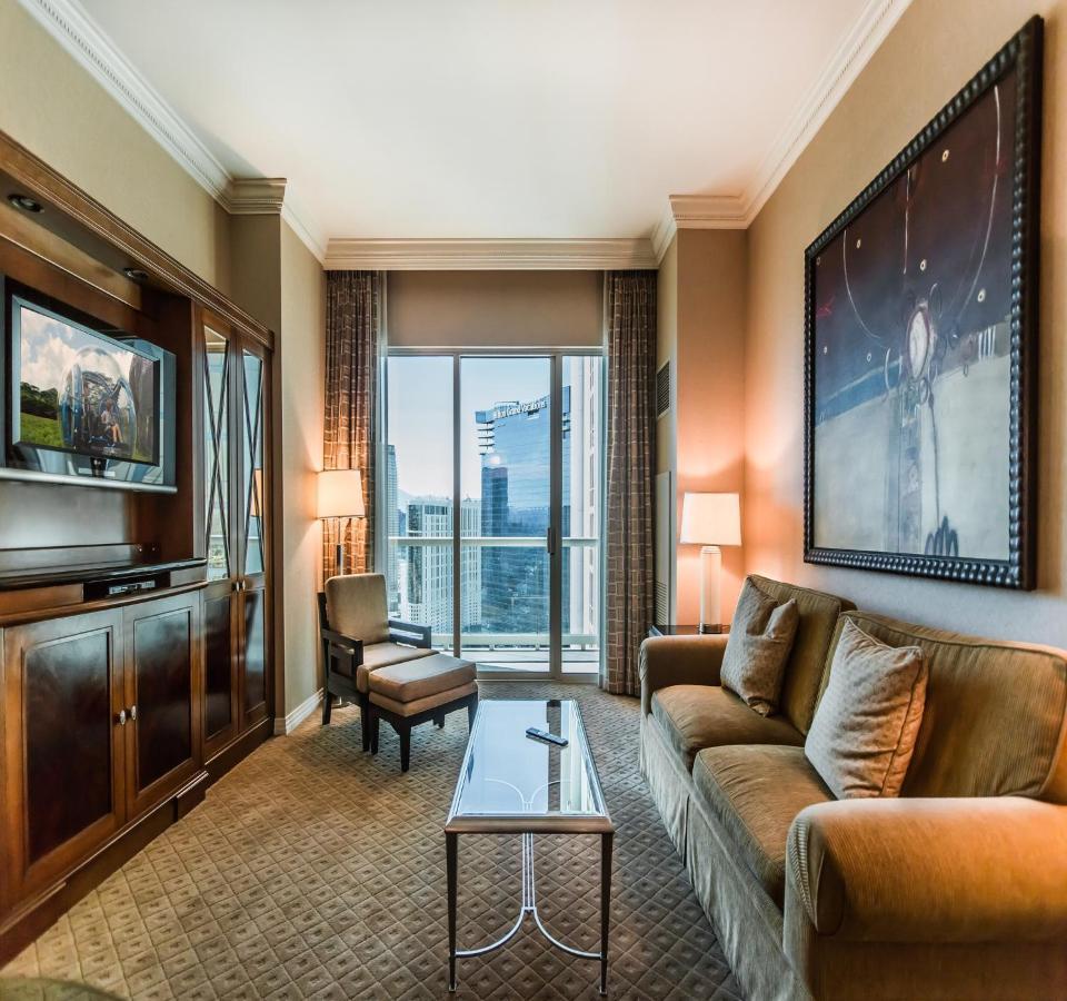 1br Penthouse-stripview-free Parkin-no Fees Apartamento *