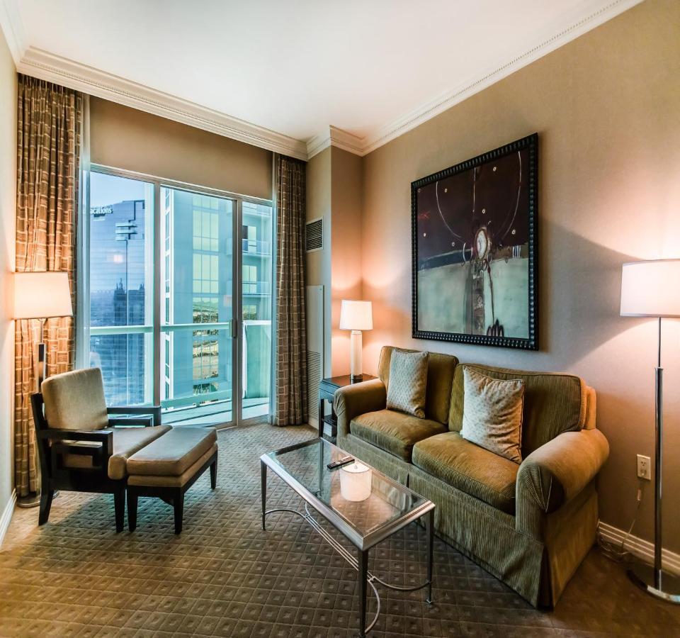 1br Penthouse-stripview-free Parkin-no Fees Apartamento
