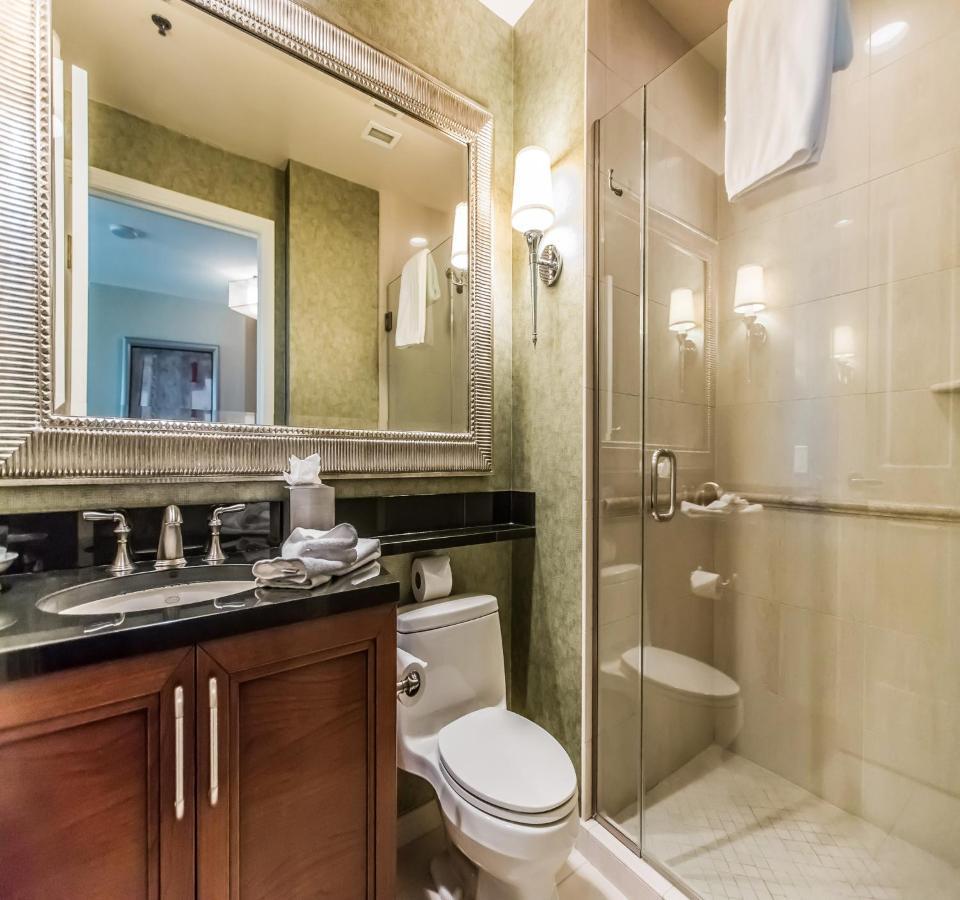 1br Penthouse-stripview-free Parkin-no Fees Apartamento
