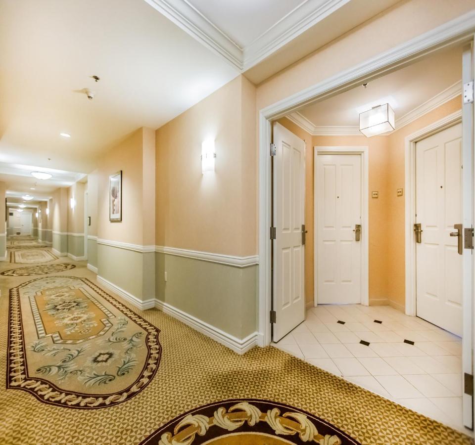 1br Penthouse-stripview-free Parkin-no Fees *