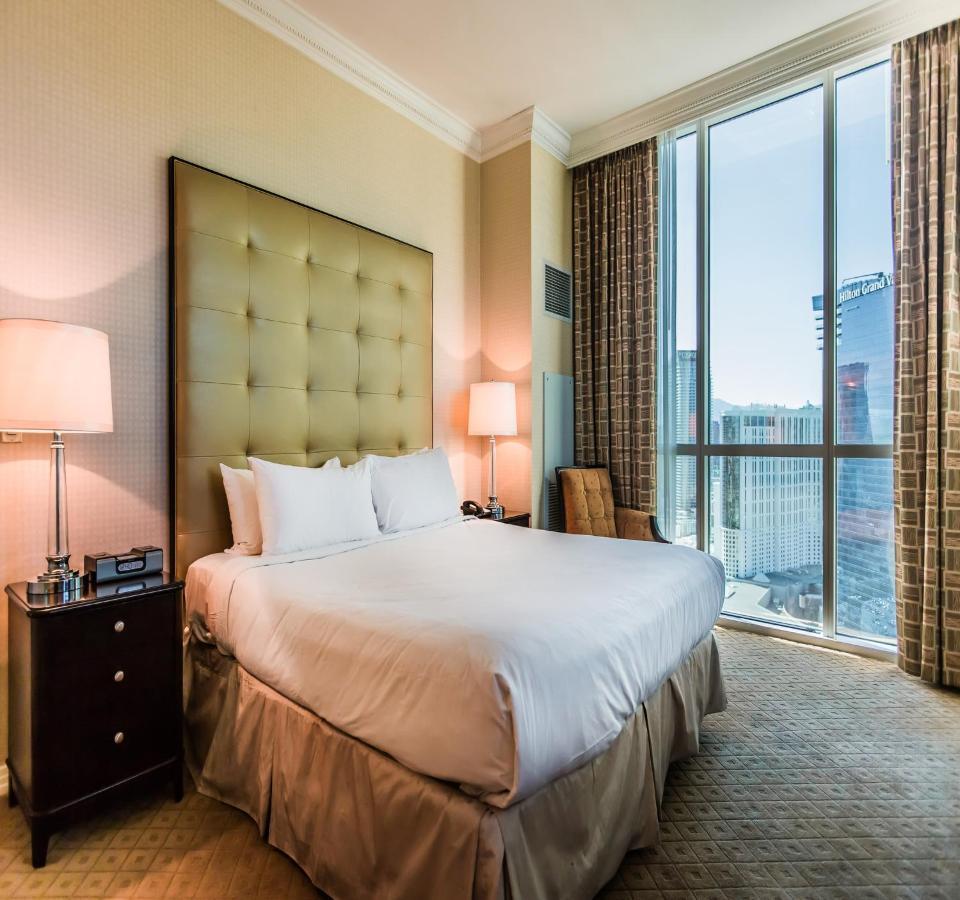 1br Penthouse-stripview-free Parkin-no Fees *