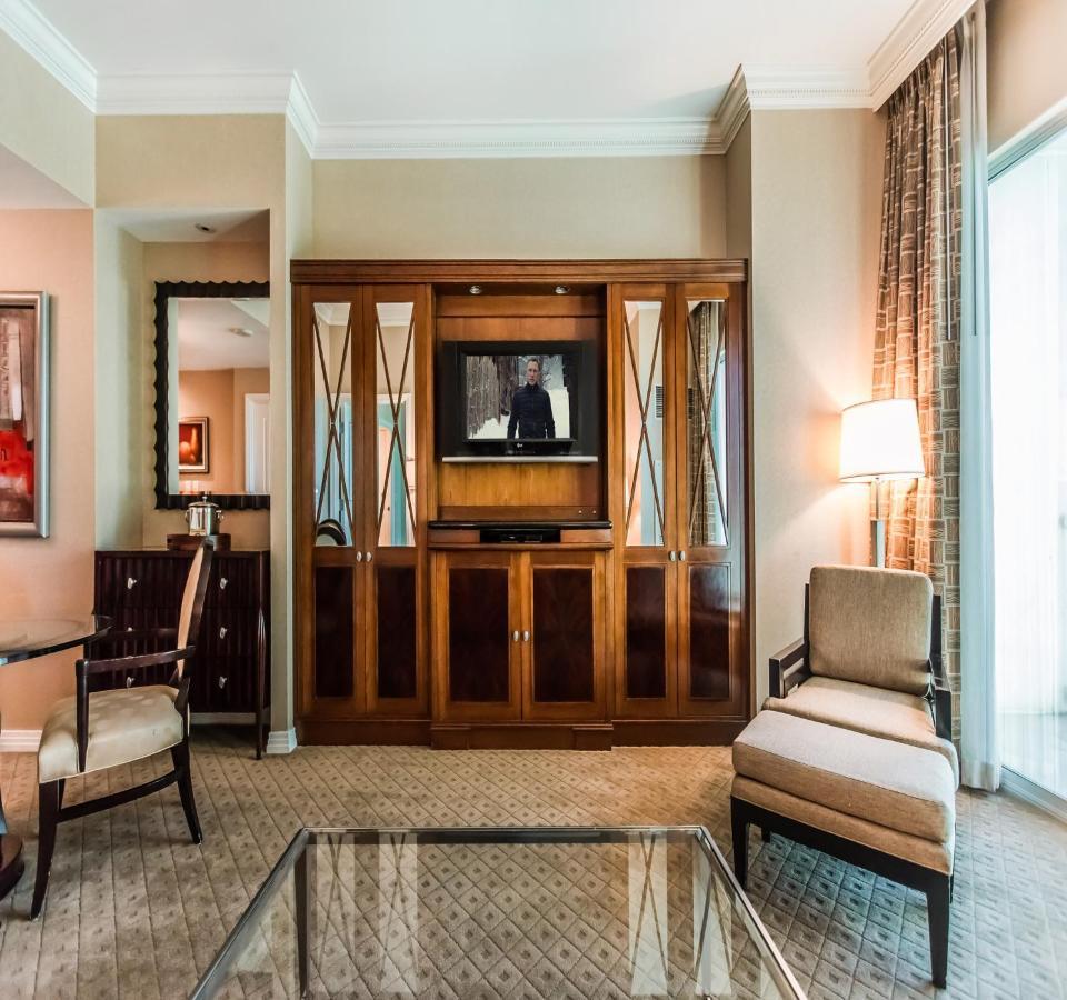 1br Penthouse-stripview-free Parkin-no Fees Apartamento *