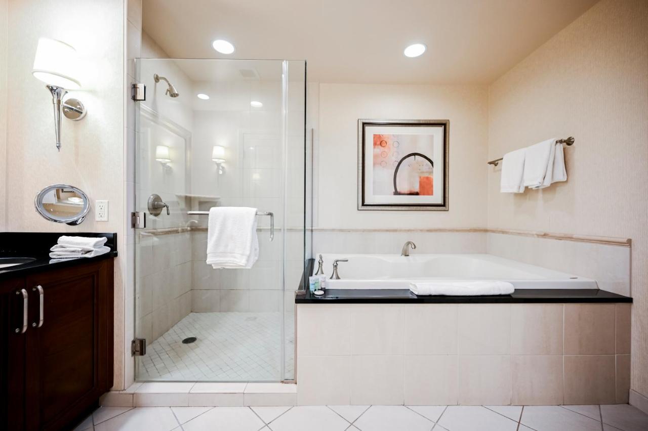 Two-bedroom Conjoined Studio W/balcony & Strip View At Signature Apartamento Las Vegas