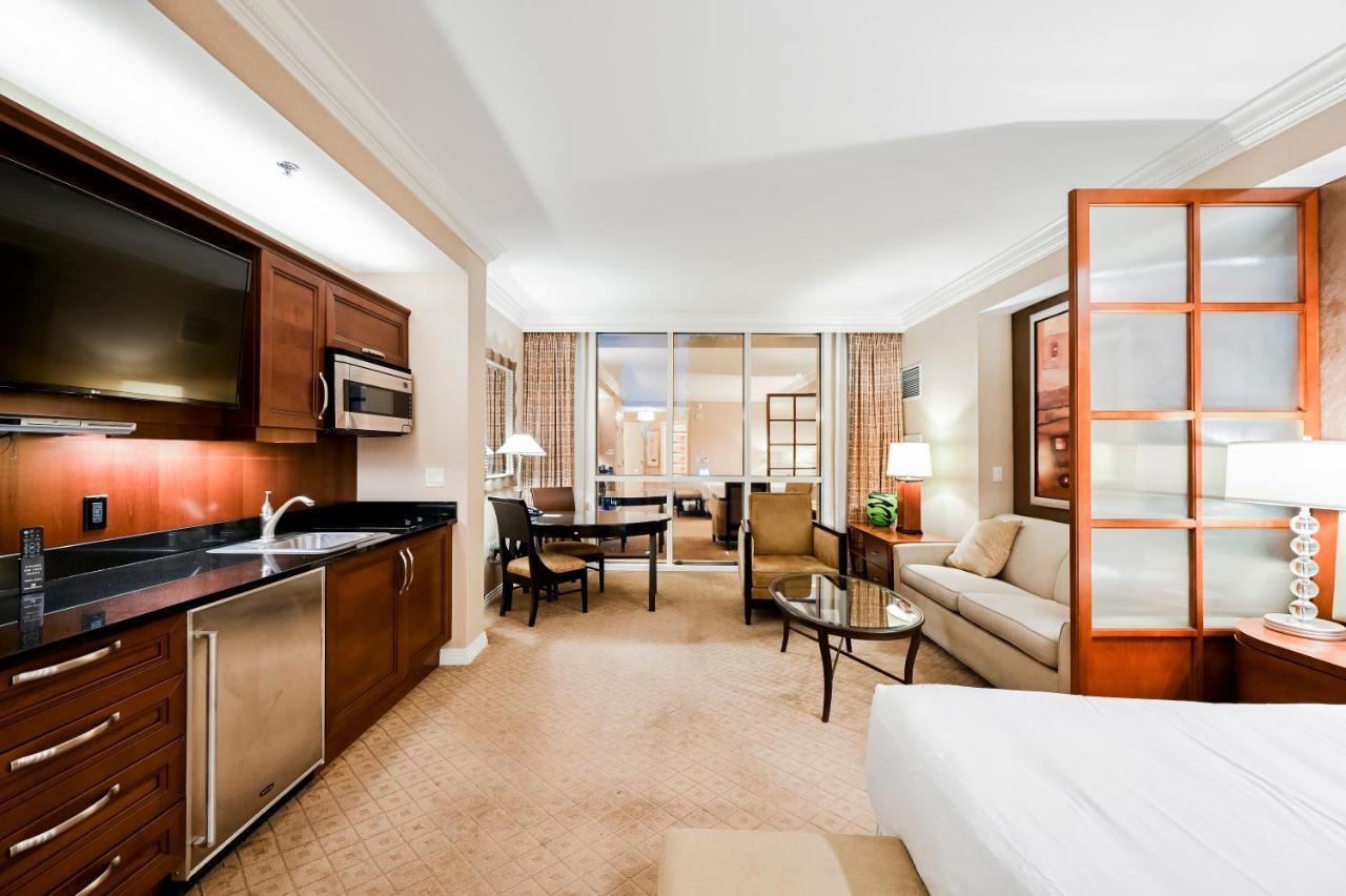 Two-bedroom Conjoined Studio W/balcony & Strip View At Signature