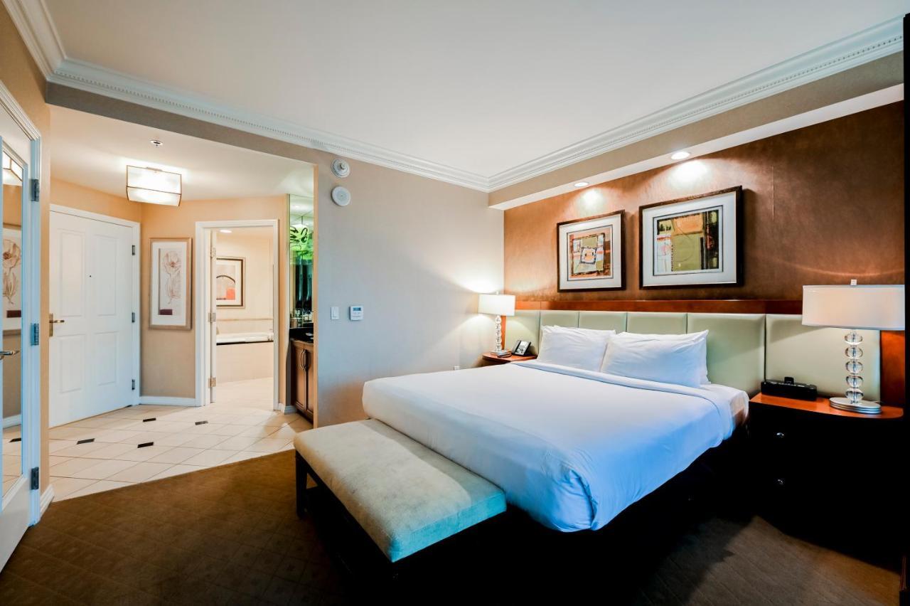 Two-bedroom Conjoined Studio W/balcony & Strip View At Signature