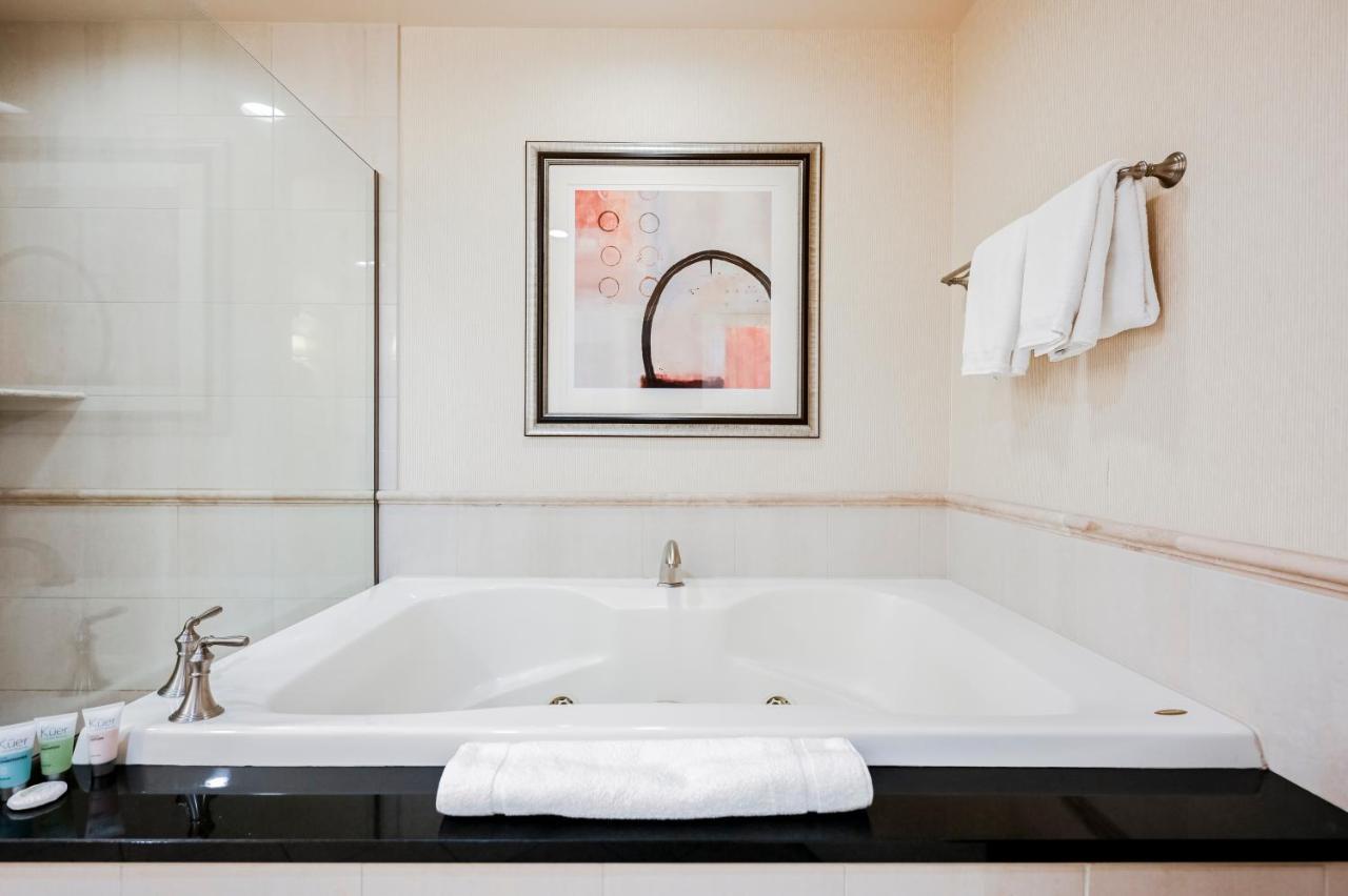 Two-bedroom Conjoined Studio W/balcony & Strip View At Signature Apartamento Las Vegas