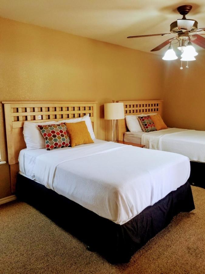 Close To Strip, Very Private, Gated, Huge Floorplan, Wifi, Washer&dryer Сasa de vacaciones