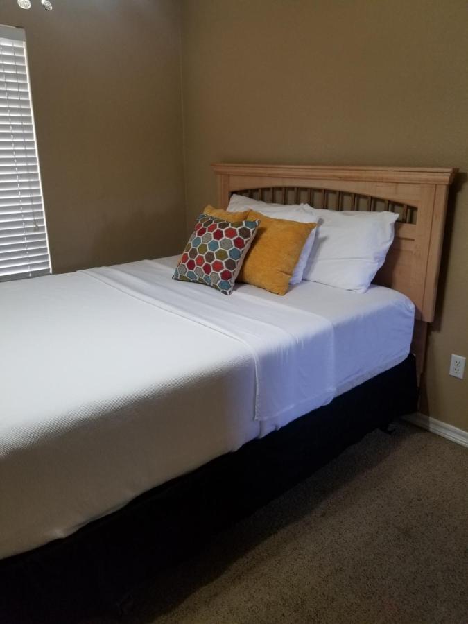 Close To Strip, Very Private, Gated, Huge Floorplan, Wifi, Washer&dryer Сasa de vacaciones *