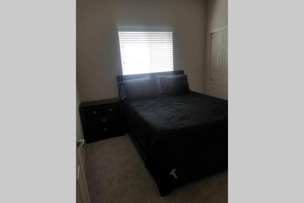 Beautiful Townhouse With King Suite! Сasa de vacaciones Las Vegas