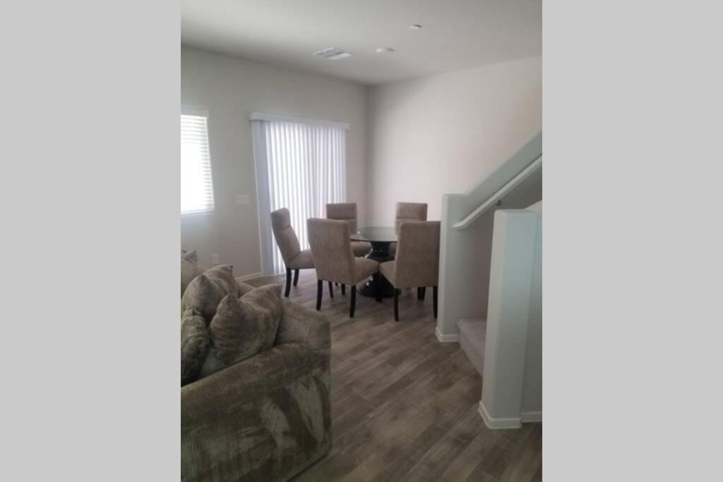 Beautiful Townhouse With King Suite! * Las Vegas