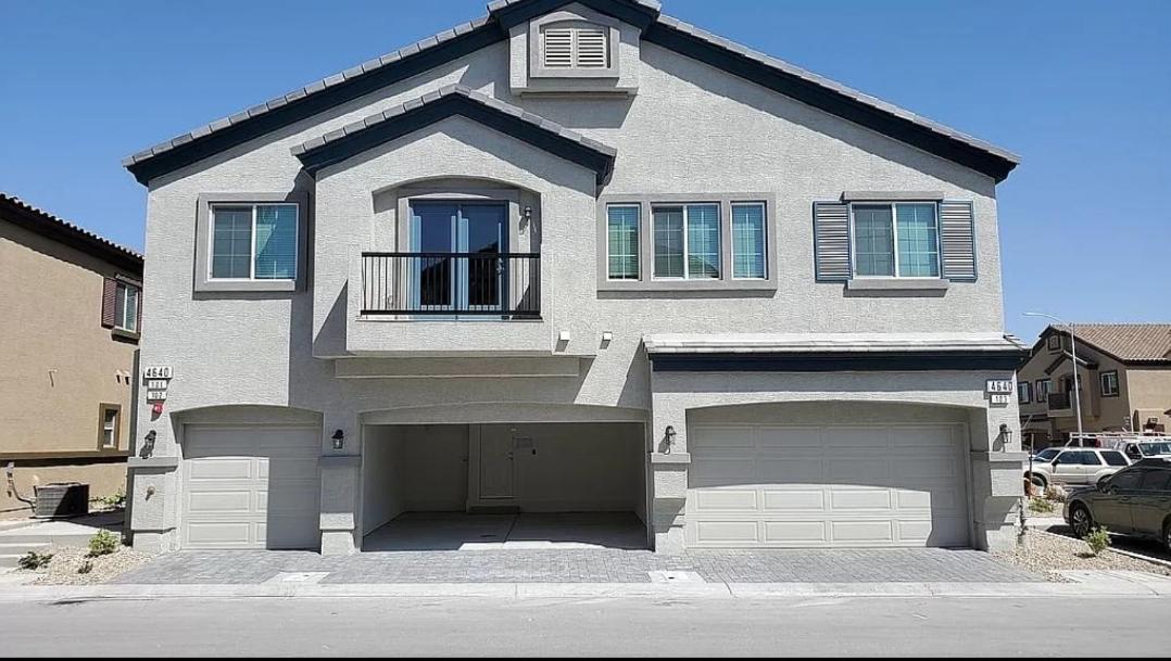Beautiful Townhouse With King Suite! Сasa de vacaciones Las Vegas