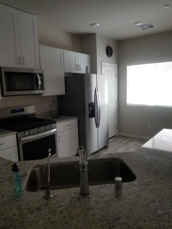 Beautiful Townhouse With King Suite! Сasa de vacaciones
