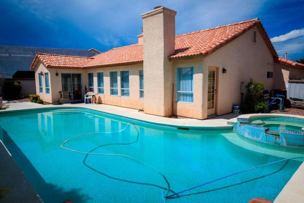 Luxury 1900 Sq Ft House Huge 46 Ft Pool & Hot * Las Vegas