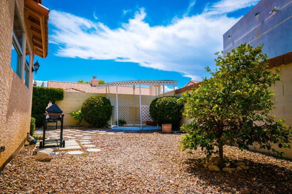 Luxury 1900 Sq Ft House Huge 46 Ft Pool & Hot Сasa de vacaciones *
