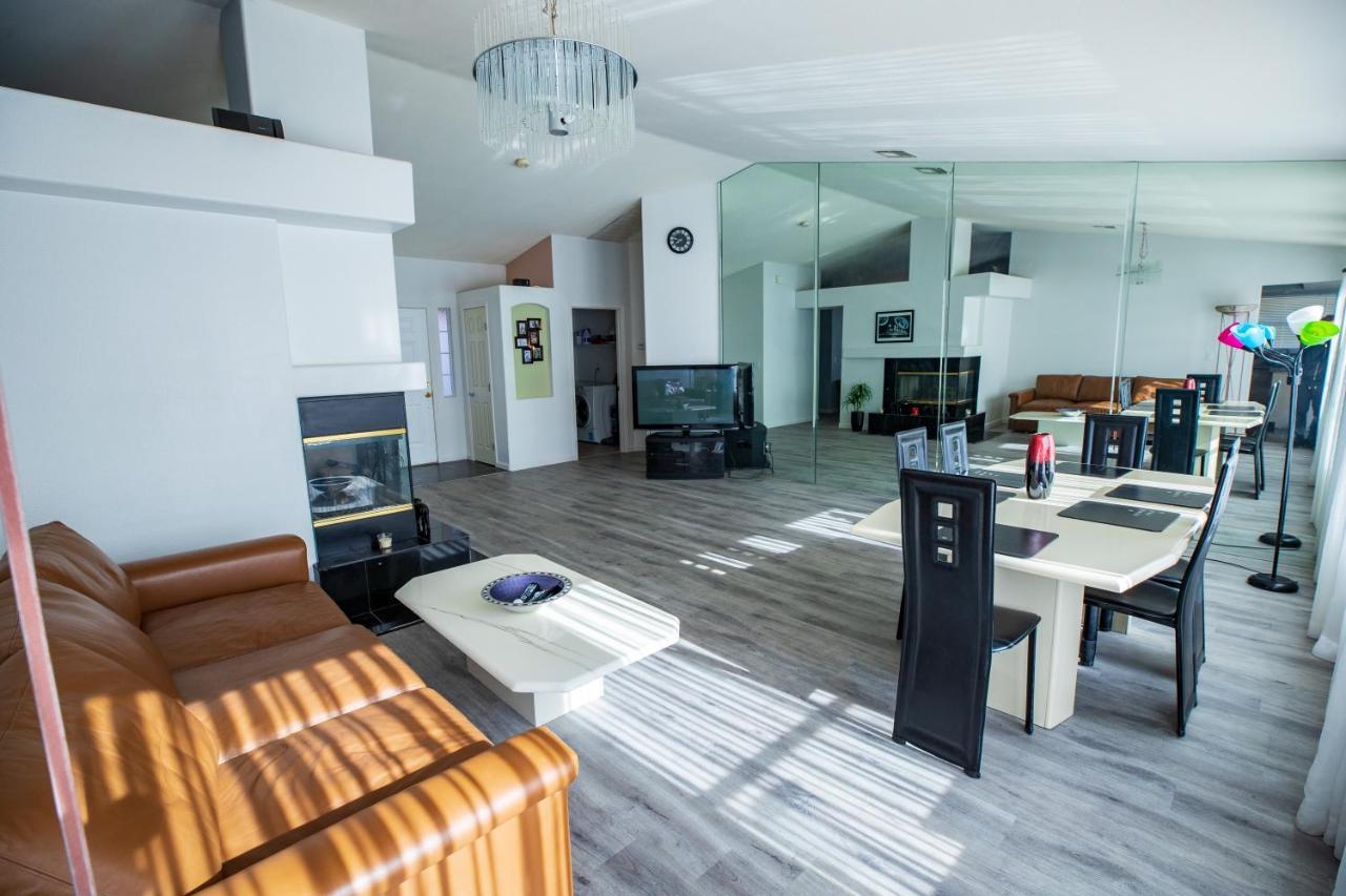 Luxury 1900 Sq Ft House Huge 46 Ft Pool & Hot Сasa de vacaciones Las Vegas