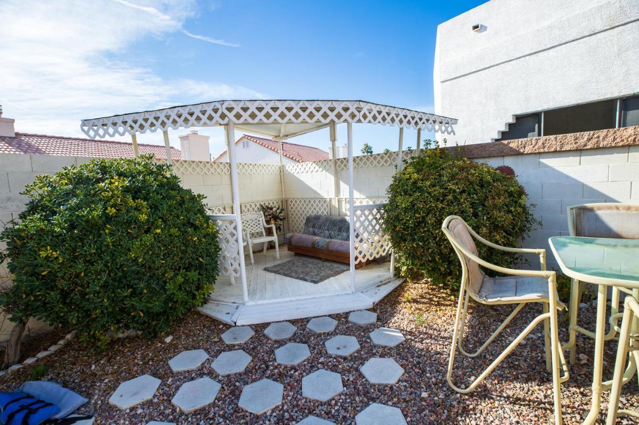 Luxury 1900 Sq Ft House Huge 46 Ft Pool & Hot Сasa de vacaciones Las Vegas