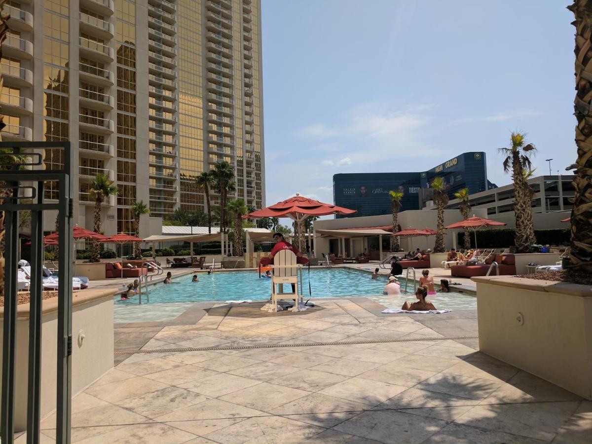 Strip & Sphere View - Separate Living - 2 Full Bath - Full Kitchen - Balcony - 900 Sqft - Mgm Signature