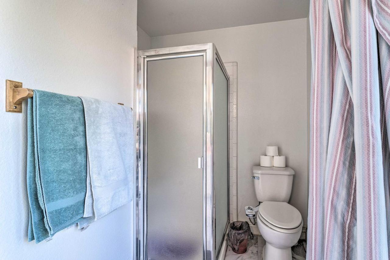Pet-friendly Family Gem, 10 Mi To Vegas Strip Holiday home *