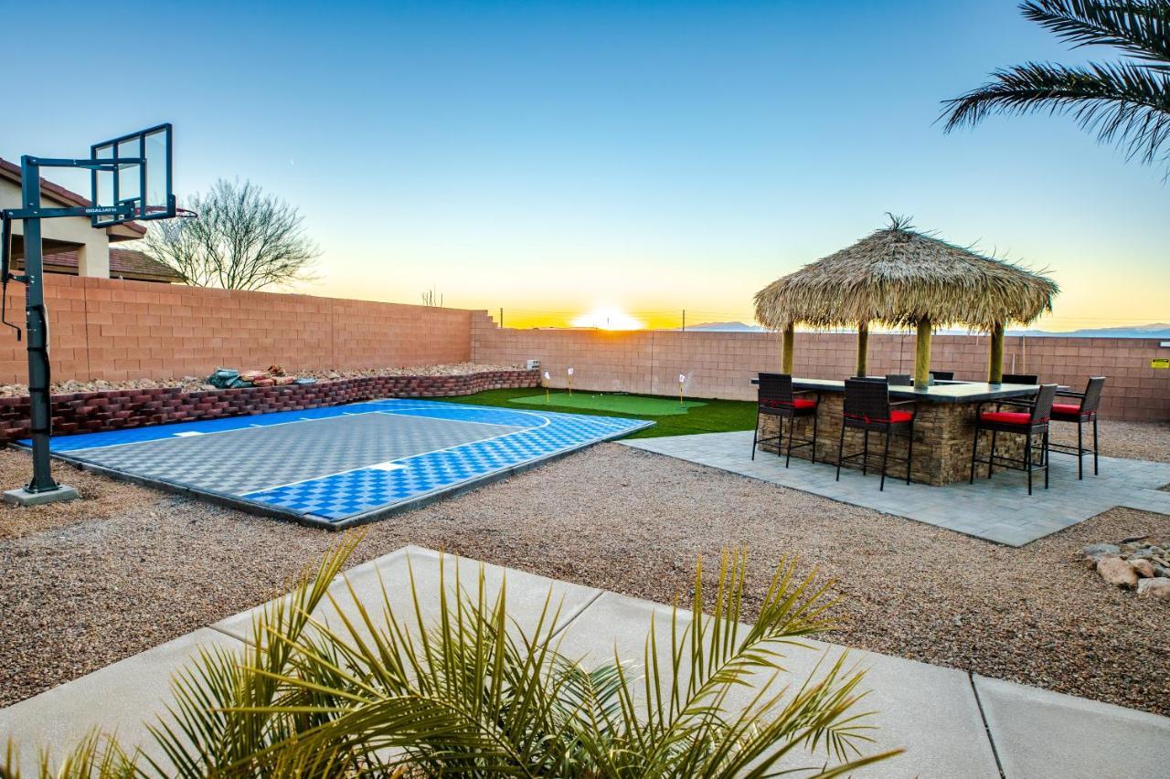 Сasa de vacaciones 3400 Sqft House W/40ft Heated Pool/spa- Strip View