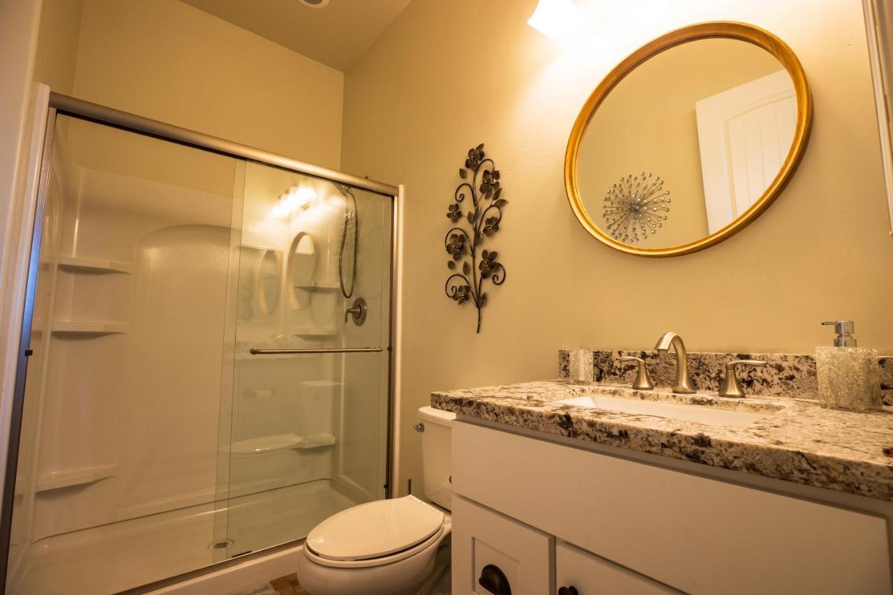3400 Sqft House W/40ft Heated Pool/spa- Strip View