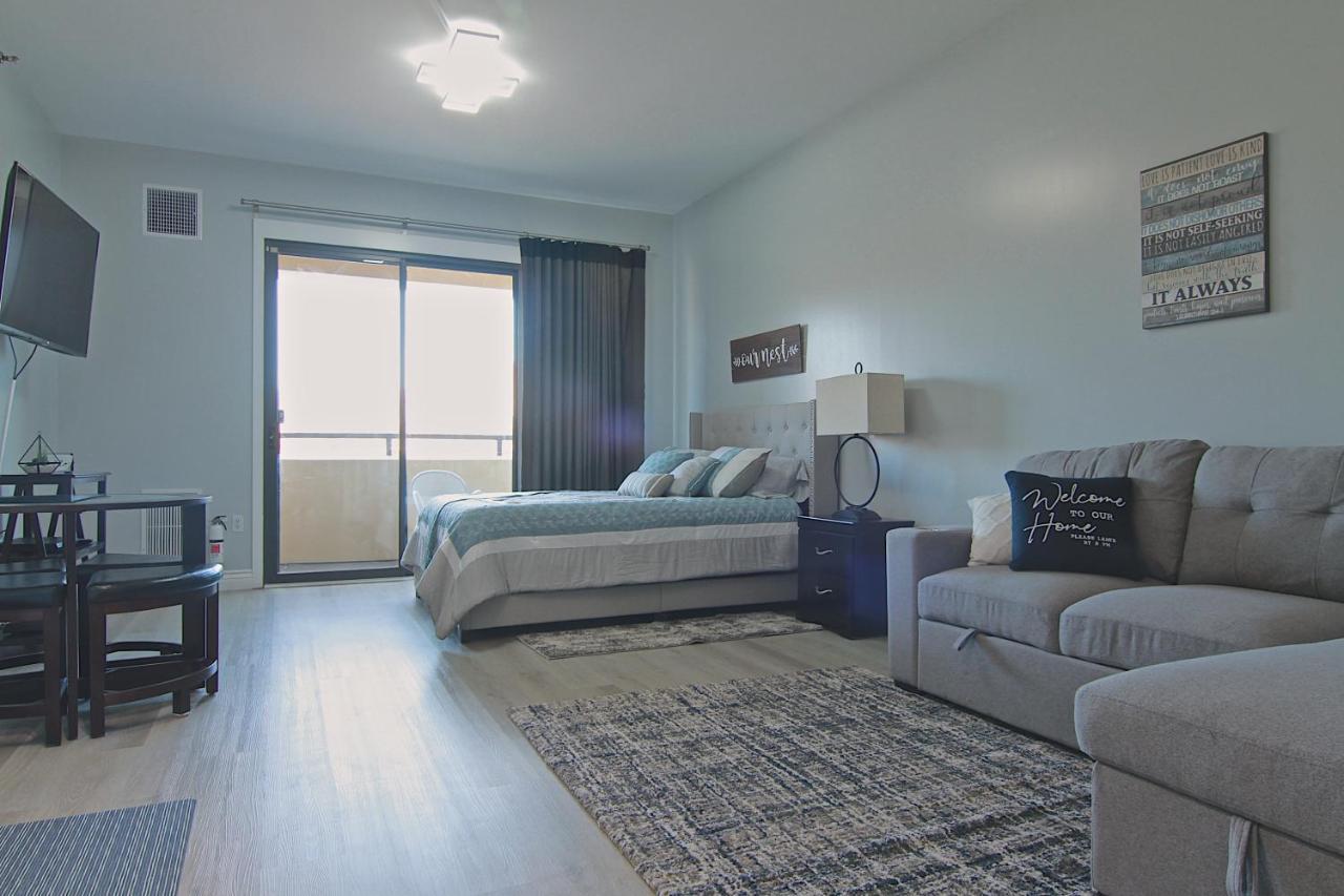Newly Renovated Modern * Las Vegas