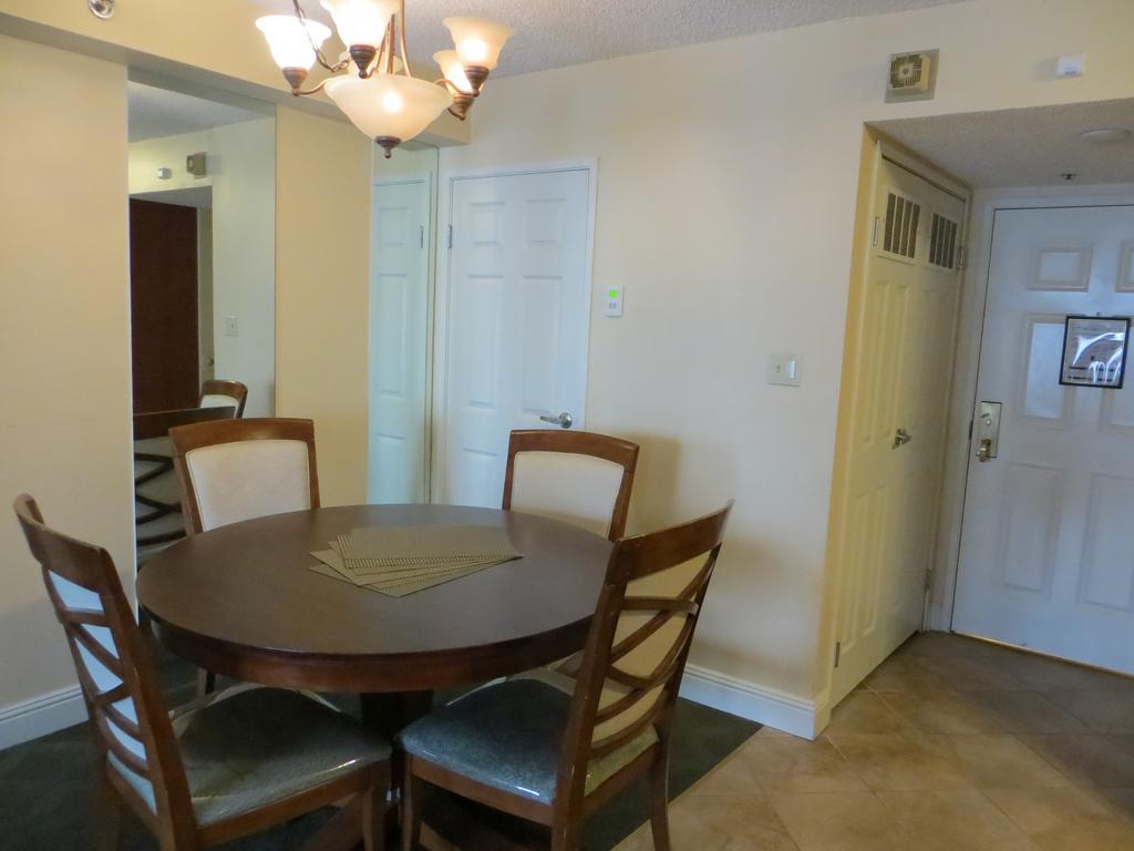Apartahotel Jockey Center Strip 3*