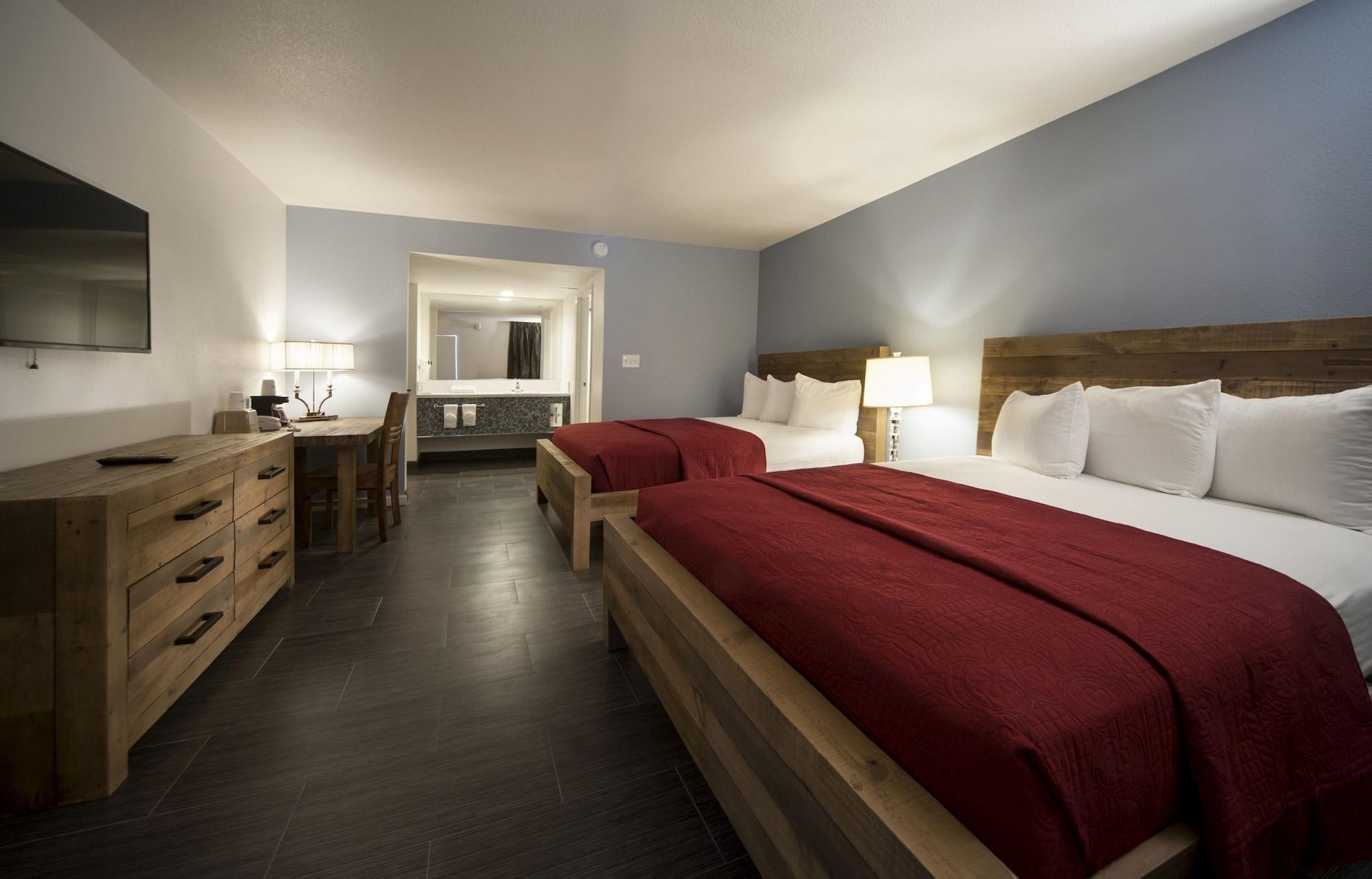 Thunderbird Hotel 2*