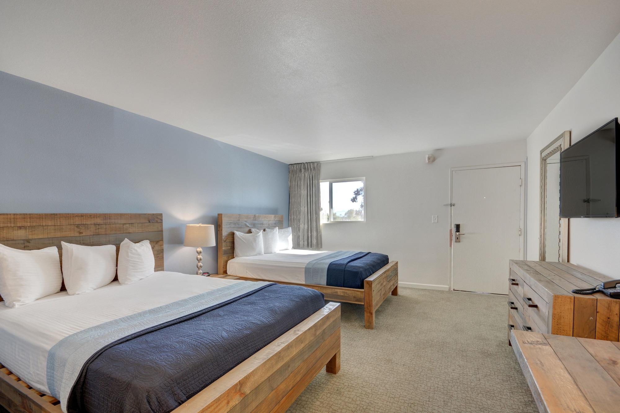 Thunderbird Hotel 2*