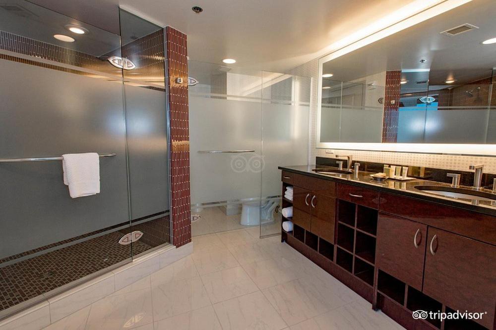 Apartahotel Suites At Elara Strip-no Fees 4*