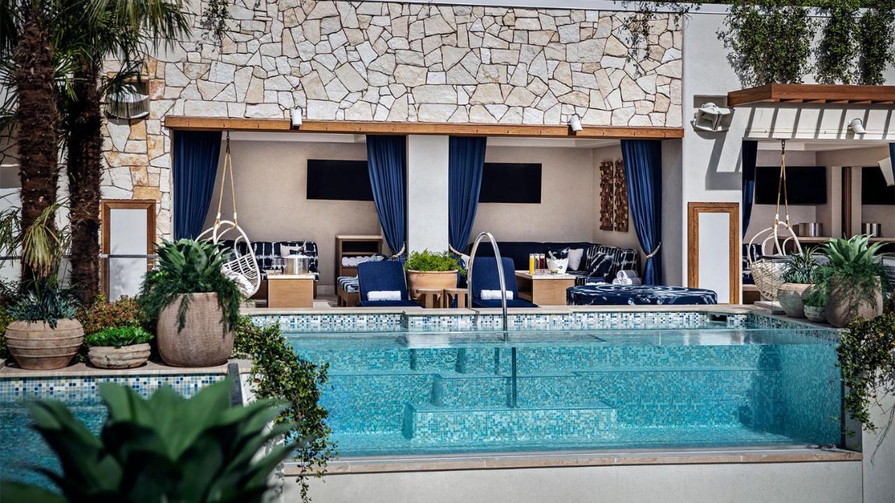 Palms Place One Bedroom 1220 Sqft