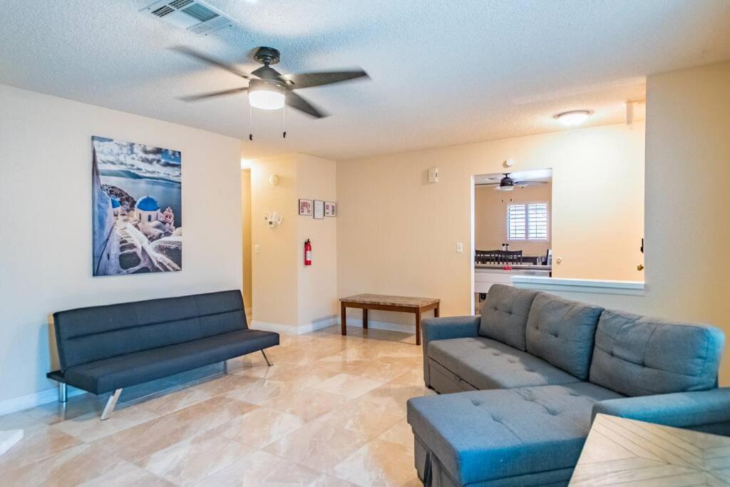 Сasa de vacaciones Royalty At Princess Ann Court - All Amenities *