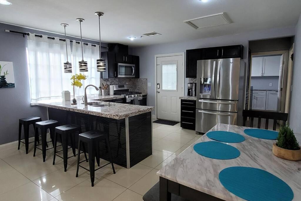 K - Fully Remodeled And Professionally Decorated Сasa de vacaciones *