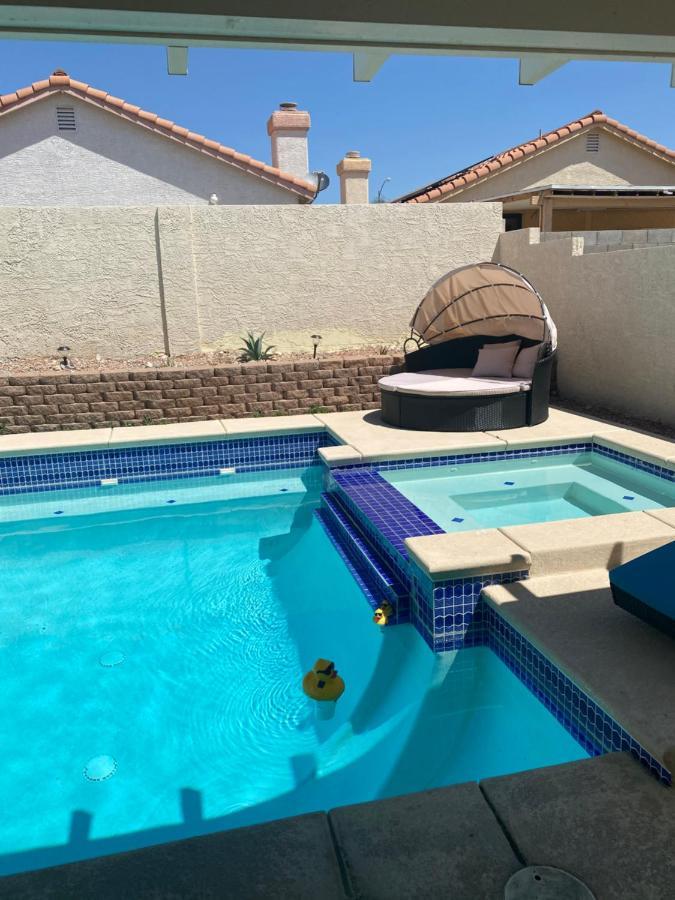 Amazing Pool And Jaccuzi 3 Bedroom In Heart Of Lv *