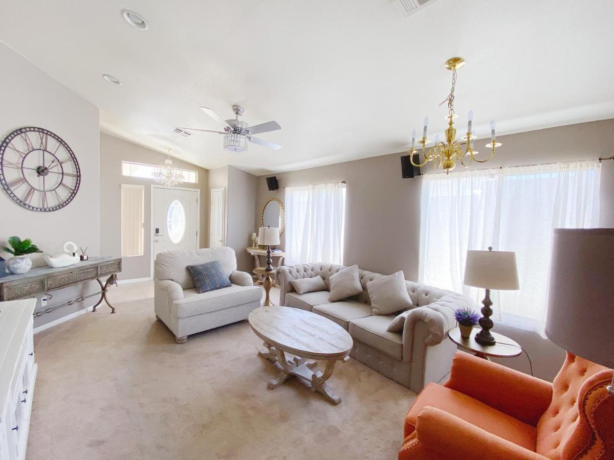 Amazing Pool And Jaccuzi 3 Bedroom In Heart Of Lv Villa Las Vegas