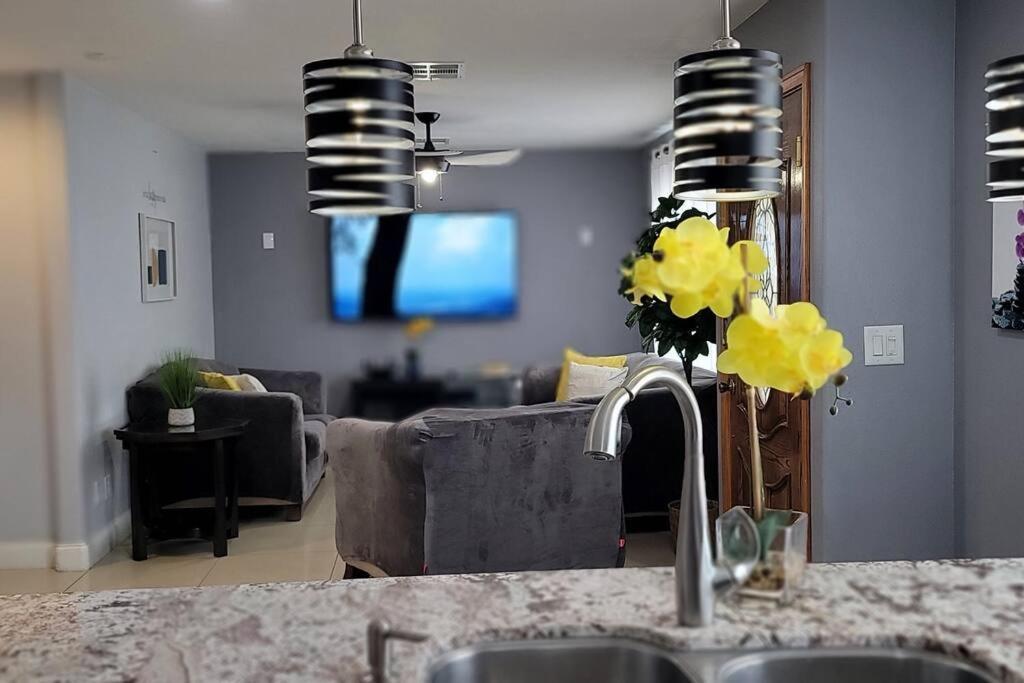 Сasa de vacaciones K - Fully Remodeled And Professionally Decorated Las Vegas