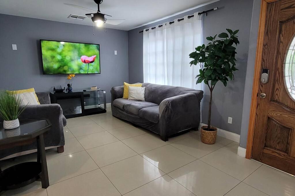 Сasa de vacaciones K - Fully Remodeled And Professionally Decorated