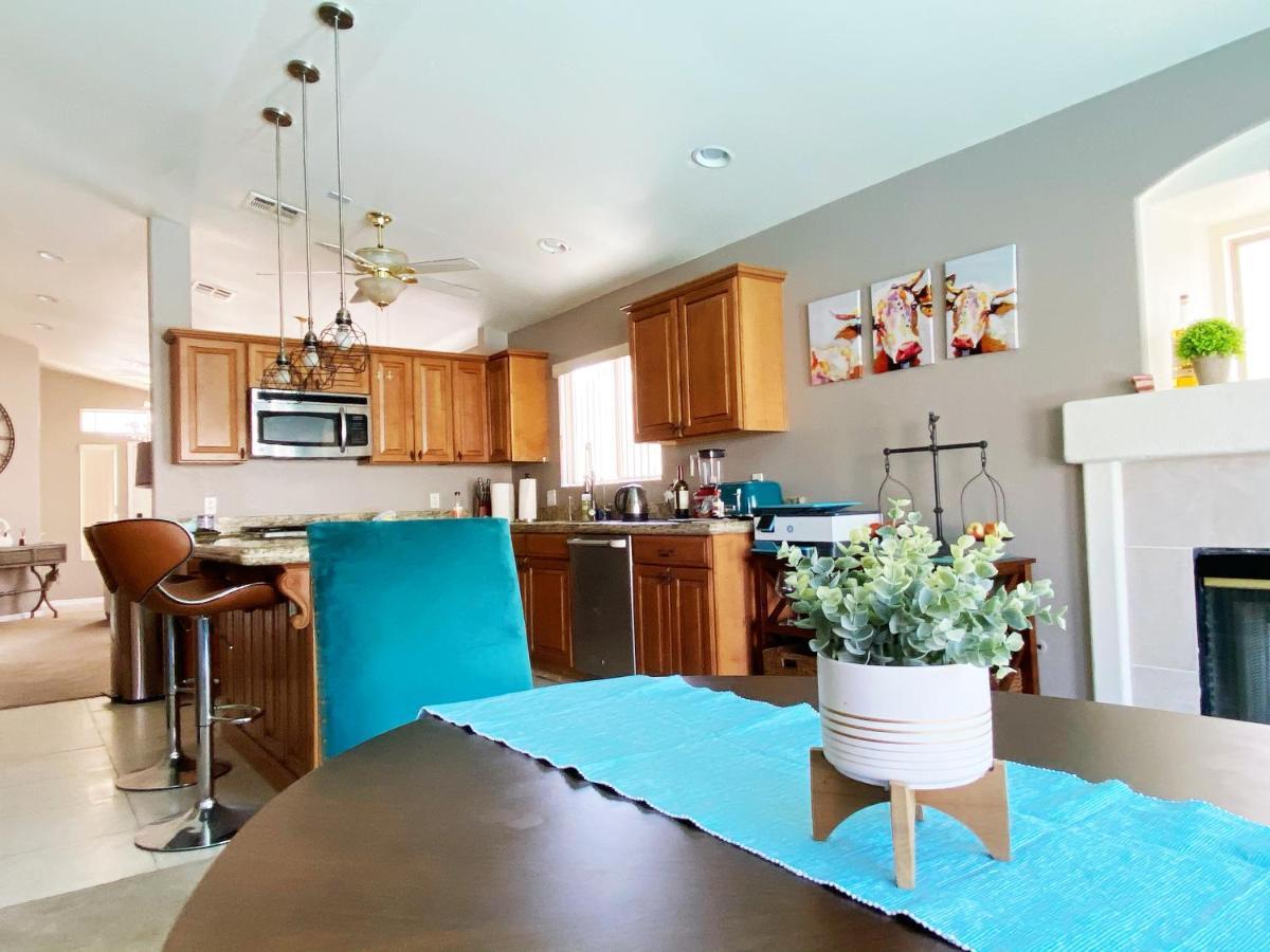 Amazing Pool And Jaccuzi 3 Bedroom In Heart Of Lv