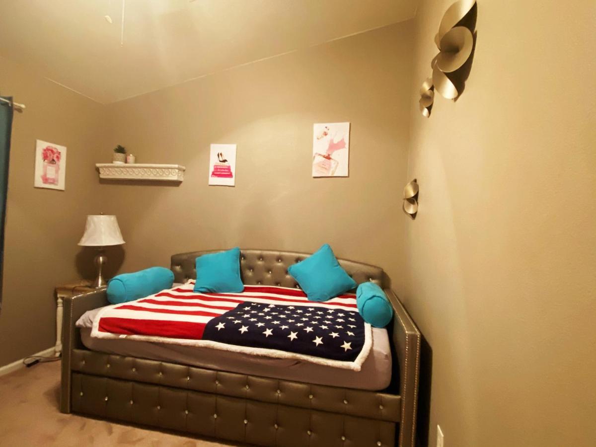 Amazing Pool And Jaccuzi 3 Bedroom In Heart Of Lv *
