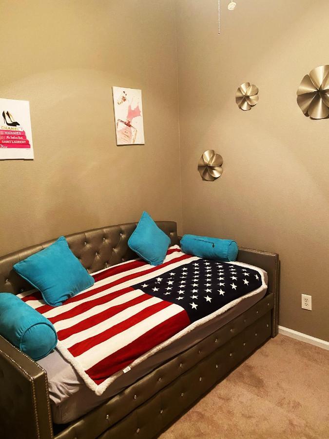 Amazing Pool And Jaccuzi 3 Bedroom In Heart Of Lv Las Vegas