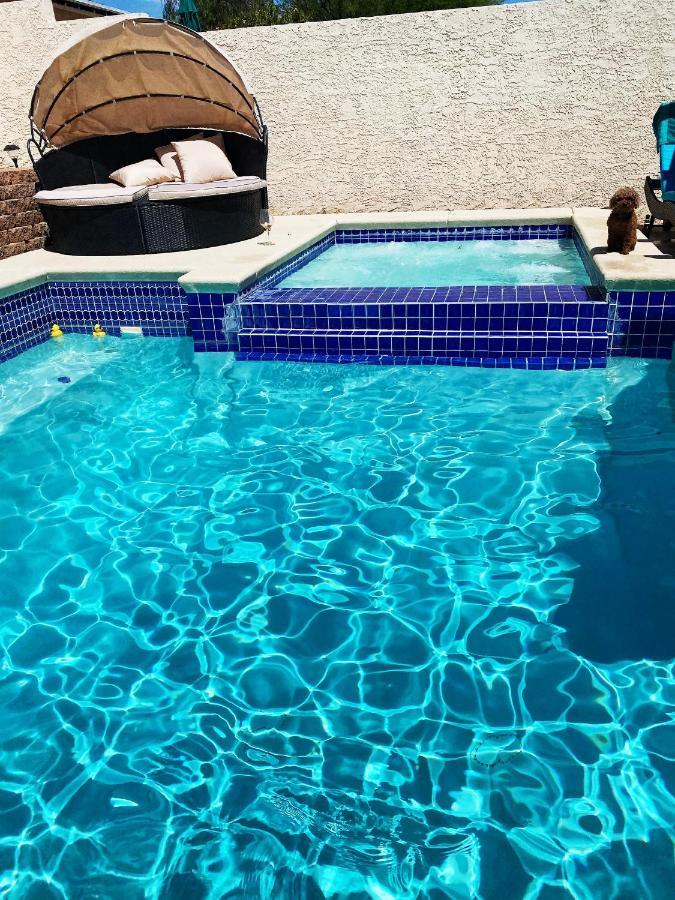 Amazing Pool And Jaccuzi 3 Bedroom In Heart Of Lv