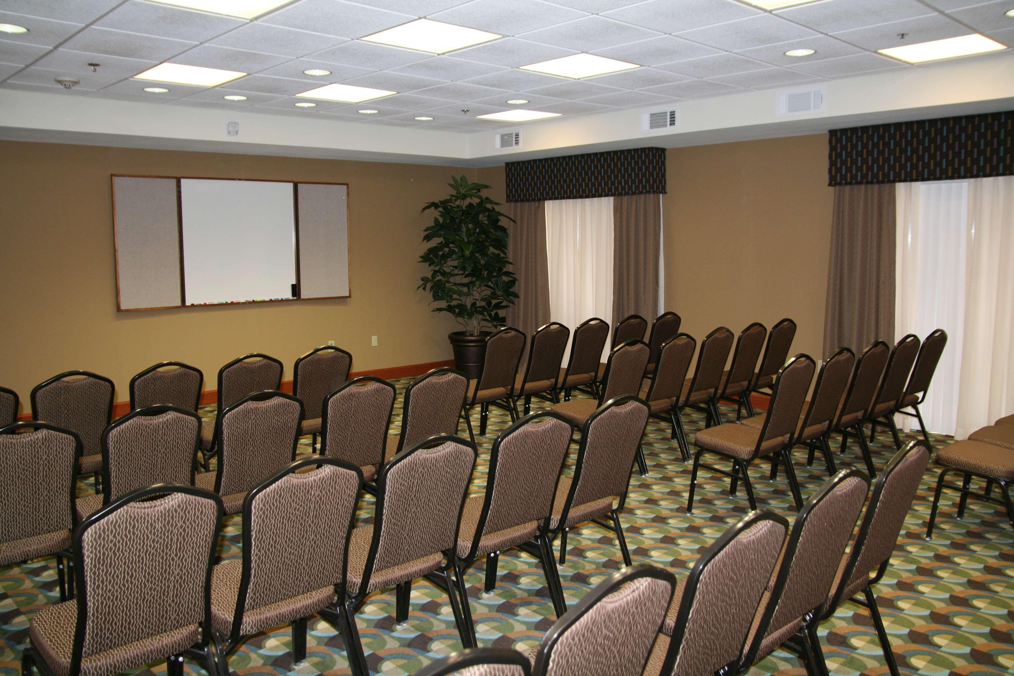 Hampton Vegas/north Speedway Hotel
