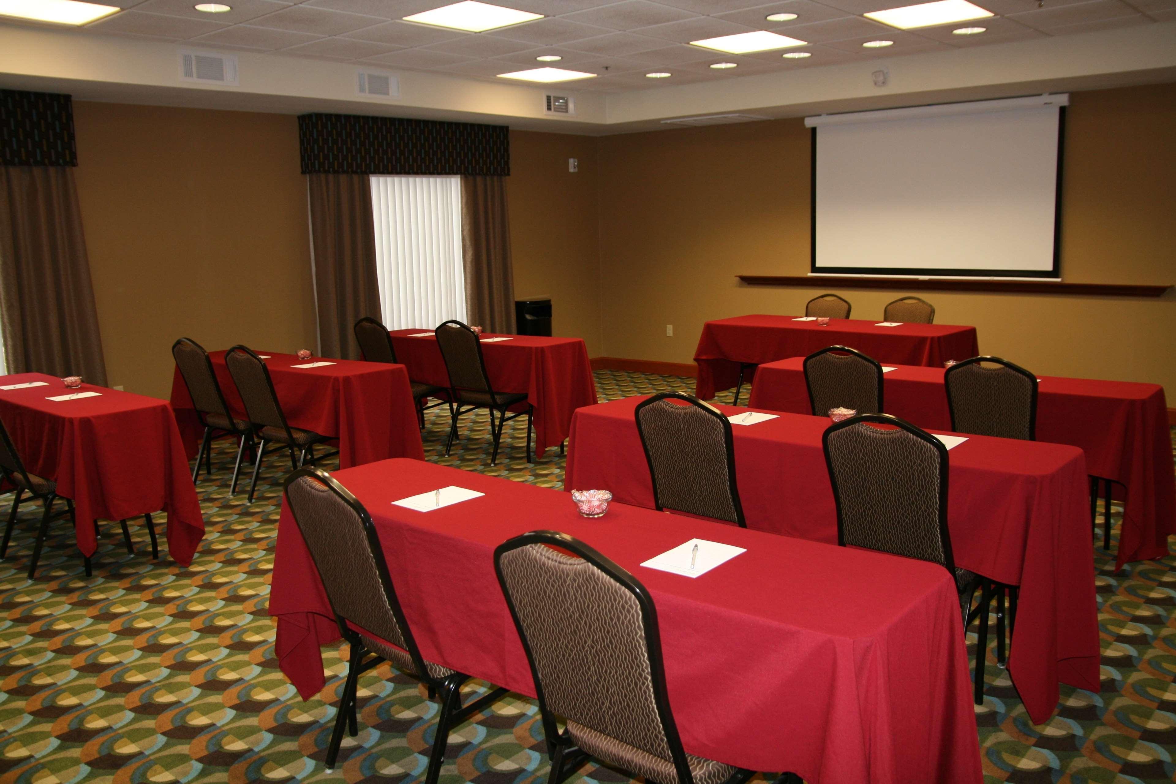 Hampton Vegas/north Speedway Hotel