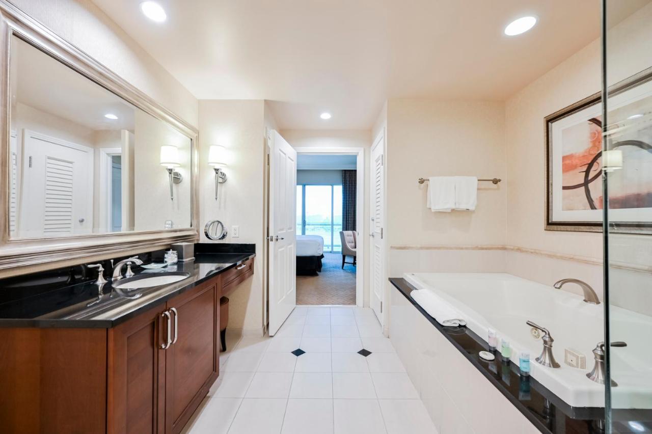 Stripviewsuites Penthouse Two-bedroom Conjoined Apartahotel *