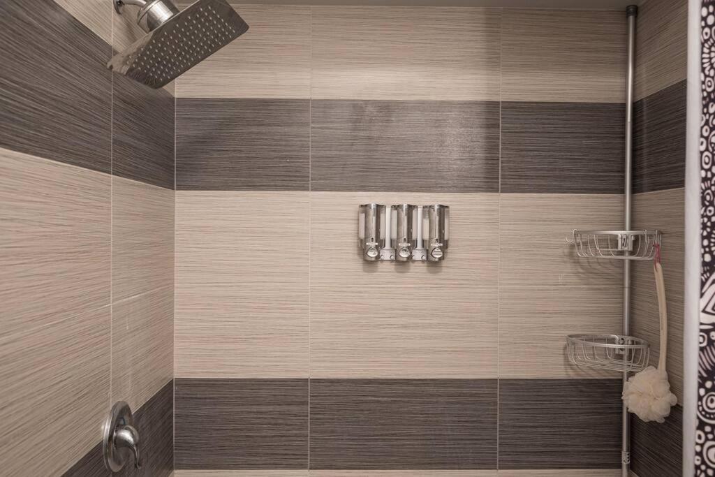 Сasa de vacaciones Modern Home! Pool & Jacuzzi