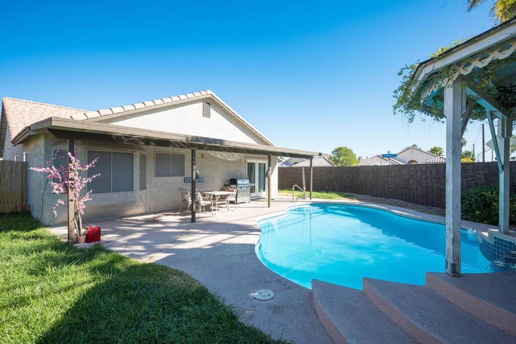 Modern Home! Pool & Jacuzzi