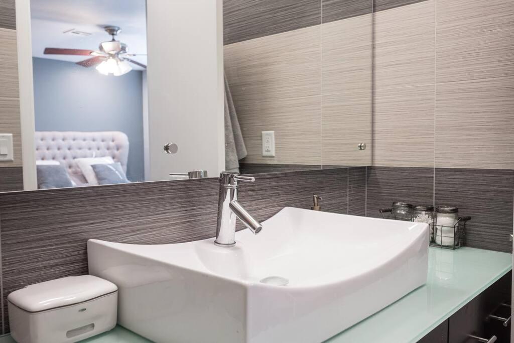Modern Home! Pool & Jacuzzi Сasa de vacaciones